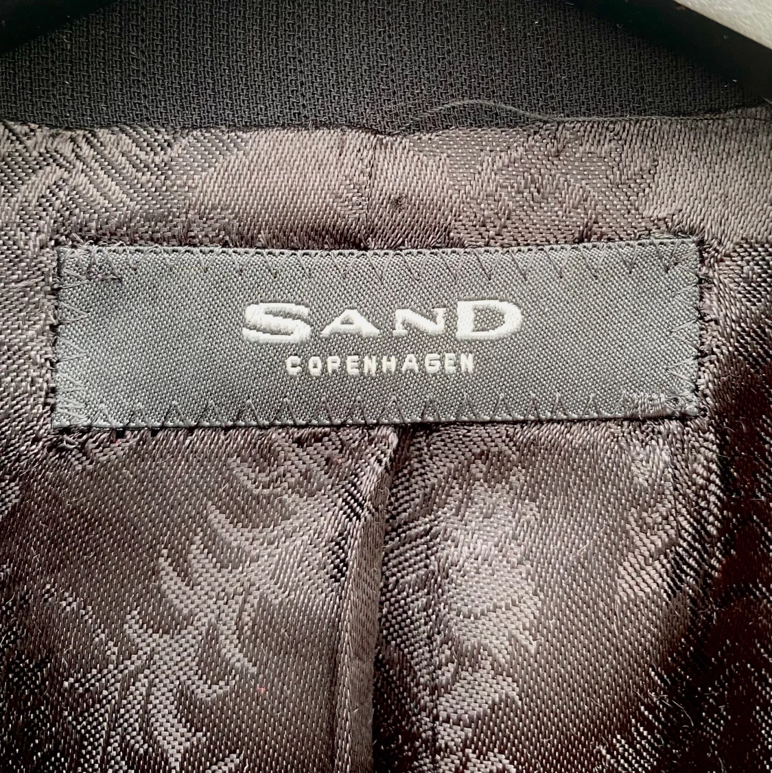 Figursydd svart kavaj från Sand - 91