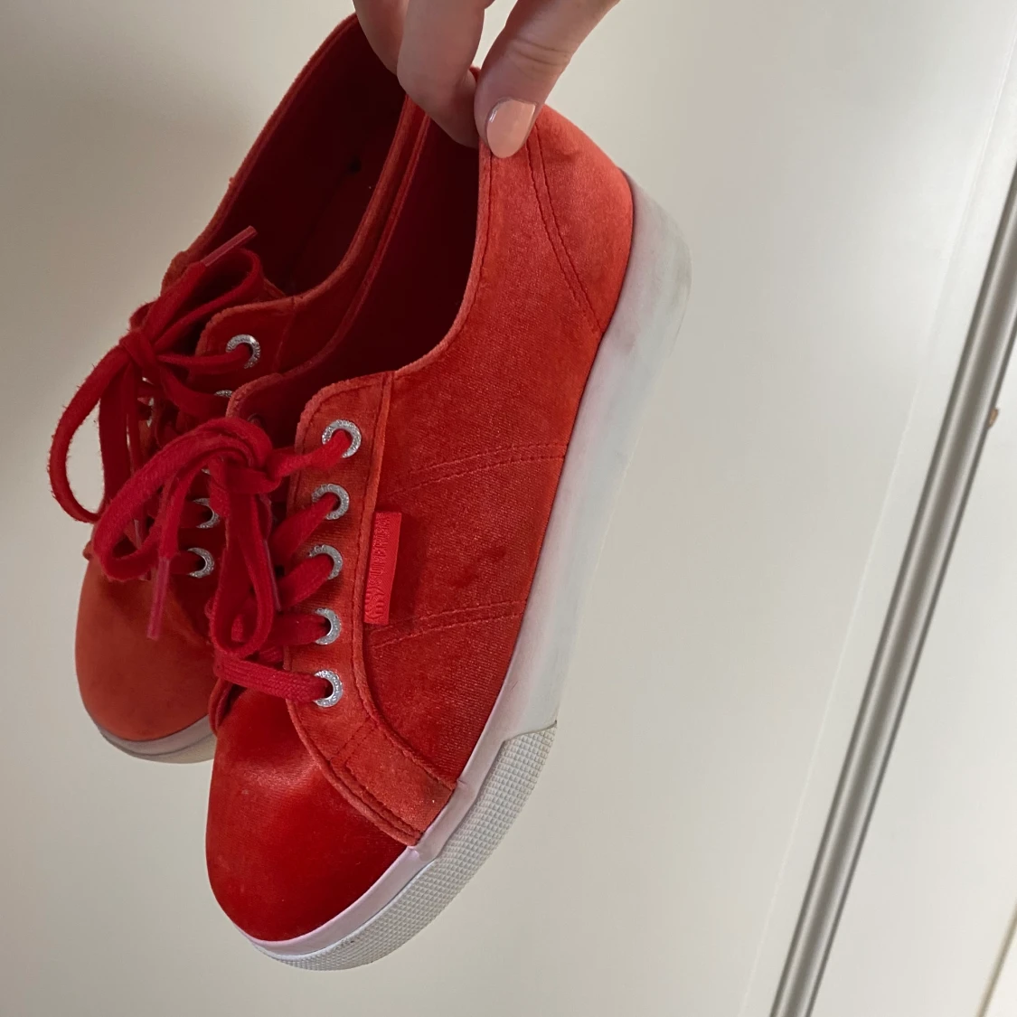 Röda Superga sneakers  - 90