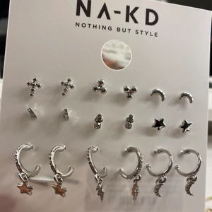 Silver örhängen✨ - Örhängen från nakd som aldrig är använda och säljer för dom ej kommer till användning🌸