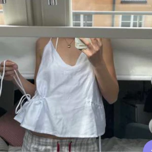 Linne - As fin sommar topp!! Tyvärr lite stor