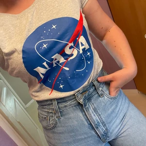 Tröja  - Fin Nasa t-shirt❤️ kan mötas upp i centrala Jönköping eller skicka via post (då står köparen för frakt) 