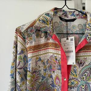 Blus  - Söt blus från zara aldrig använd nypris 360 kr 