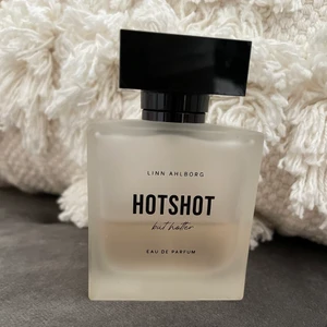 Hotshot parfym  - Hotshot but hotter parfym av Linn Ahlborg🤍 Utgått ur sortiment!  180kr+frakt 