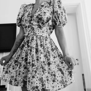 Flowery jumpsuit - Cute short overall used once 