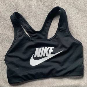Nike sport-bh  - Sport-bh från Nike! Storlek S! Använd ett par gånger, i jätte bra skick! 