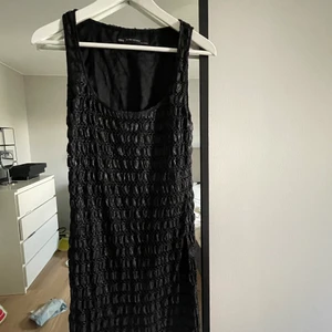 Klänning  - Festklänning från Zara. Storlek M. Aldrig använd 