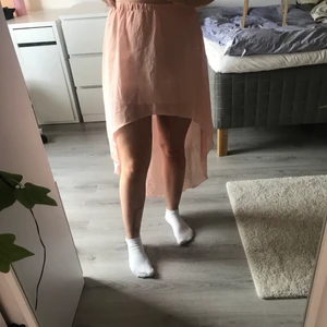 Kjol i mesh  - Kjol i mesh material. Från newyorker strl 36, använd men i gott skick. (Köpare står för frakt)