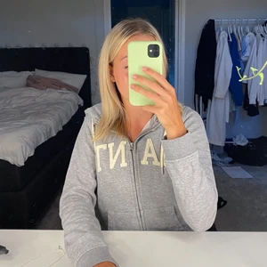 Gant huvtröja  - Superfin huvtröja med dragkedja från Gant 🤩 superskön och i fint skick!