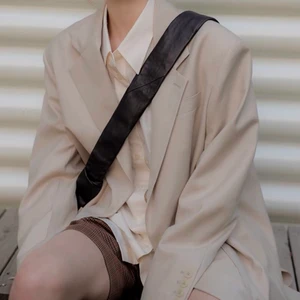 Kavaj - Beige/vit oversize kavaj med fickor. Endast testad. Skicka gärna ett meddelande vid frågor!