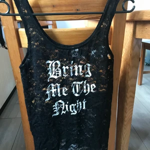 Svart linne storlek XS - Snyggt linne i spetsaktigt material. 