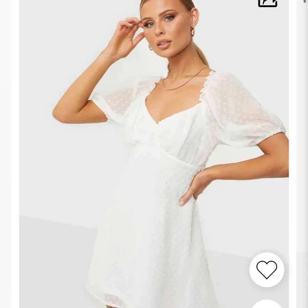 Säljer denna superfina klänningen från Nelly då den inte kommer till andvändning. Andvänt en gång bara och är i ett jätte bra skick. Köptes för 349kr och säljer för 200kr+frakt . Klänningar.