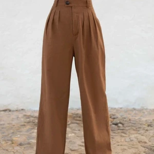 Trendiga byxor  - Passar nästan med allt. Köparen står för frakt budgivning om flera intresserade 