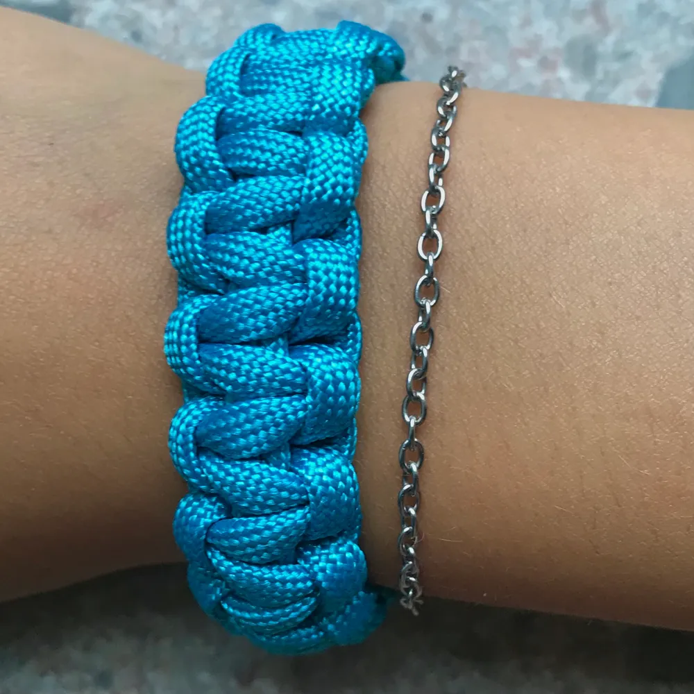 Egen gjort Paracord armband. Säljer för 10kr +frakt.. Accessoarer.