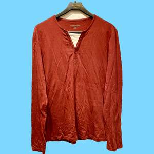 En vinröd tröja från Yourturn i storlek Large. Inga fläckar eller hål.