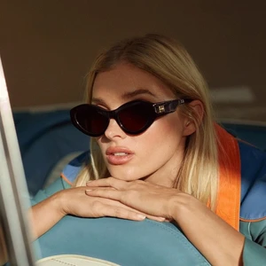 CHIMI X ELSA HOSK KNAPPT ANVÄNDA - Säljer mina solglasögon som är knappt använda men jätte fina i färgen ”just blue” men ser nästan svarta ut. Har inte kvar kvitto men allt är i superbra skick.