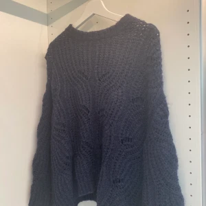 Carin Wester Stickad tröja - Stickad tröja från Carin Wester i storlek M! 
