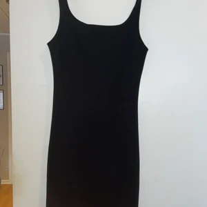 Klämning - Svart klänning från Zara, i bra skick. 