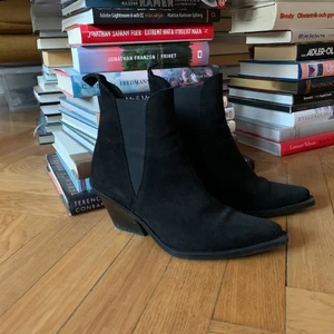 Supersnygga mockaklackar  - Säljer mina fina klackar som tyvärr blivit för små! Väldigt bra skick! 