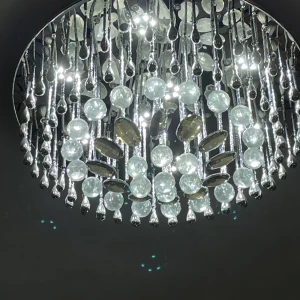 taklampa  - jätte fin stor taklampa man kan ändra så den lyser andra färger