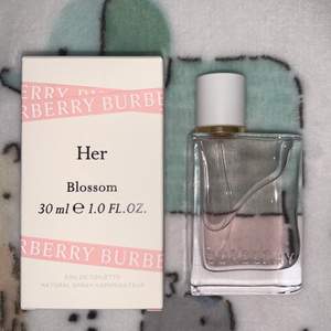 Oanvänd parfym från Burberry, Her Blossom. Endast öppnad då jag råkat beställa fel. 