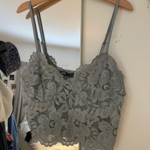 Spetstopp från zara  - Storlek s. Oanvänd 