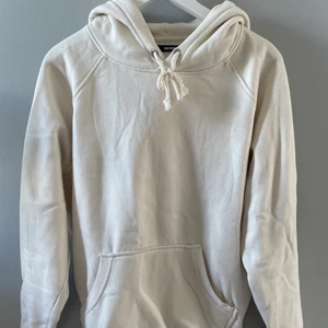 Vit hoodie från BikBok, stl S - Skön hoodie i gott skick⭐️