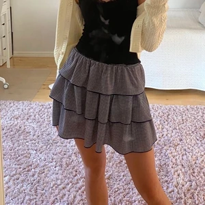 Rutig kjol  - Rutig kjol från zara i storlek S ( lånade bilder)