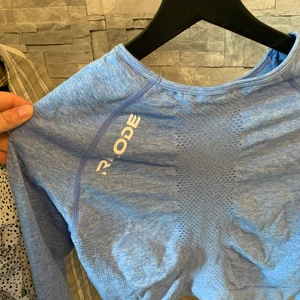 RELODE tröja - Endast använd en gång. Storlek M men kan passa större och mindre eftersom den är sjukt stretchig och mjuk.