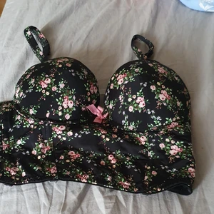 Summer topp - I mycket bra skick och passar xs_ a.Finns fler bilder 