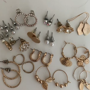 SMYCKEN!!! - Säljer galet mycket smycken!! Örhängen och ringar!! De flesta är oanvända eller använda ett fåtal gånger, medan vissa visar lite slitage. Pris går att diskutera till 100% så skriv ett förslag. Mängdrabatt är också aktuellt!