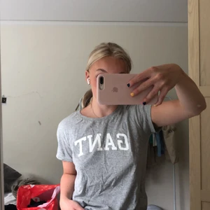 T shirt från GANT - sparsamt använd