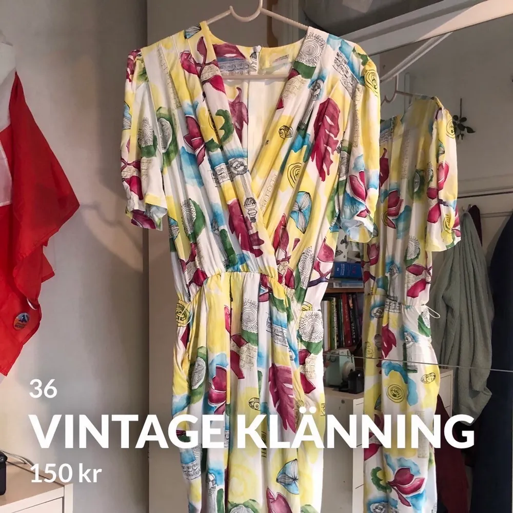  Riktigt vintage klänning är bra skick . Strl 36/S/M . Finns i Abrahamsberg. Tar helst swish . Klänningar.