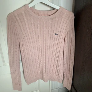 Lexington tröja - Har alltid vart för stor så har aldrig kommit till användning. Så fin babyrosa färg och så skönt material.