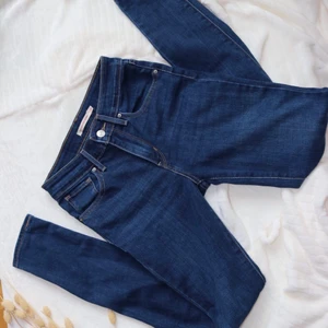 Levi’s High Rise Skinny - Used sevaral times, good conditions. W25 L32