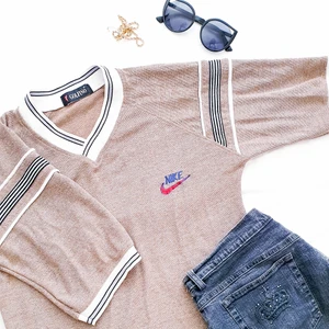 Vintage Nike tröja  - Vintage nike tröja. 99kr. Unisex. Använt några gånger. Storlek S/M. Kan hämtas eller postas till köparen då är frakten 62kr. Skriv pm vid frågor. 