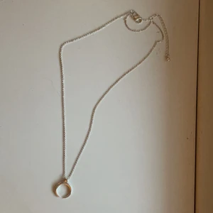 Halsband - Fint silver halsband i bra skick, nypris 120kr säljer det för 29kr🥰