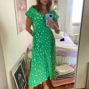 Sommarklänning - Klänning från Monki, sparsamt använd och fint skick! Köparen står för frakt ❤️‍🔥