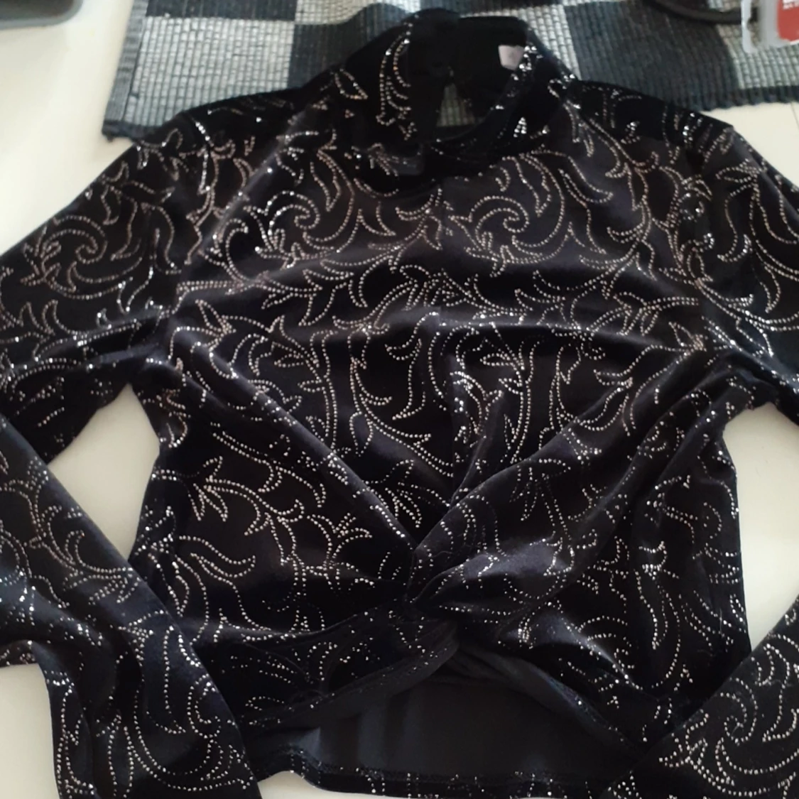 Svart tröja med glitter  - 90