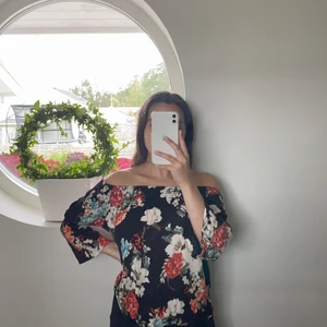 Blommig topp - Blommig off shoulder topp 