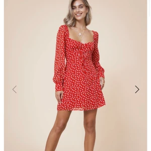 Adoore Mykonos Dress, storlek 40 - Hallå!😃 Är på jakt efter denna klänning från Adoore i storlek 40. Så vill ni sälja, snälla hojta till!😀😀