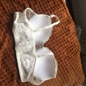 Oanvänd spetstopp shein  - Storlek L men ganska liten i storleken så passar även dig med m eller s.