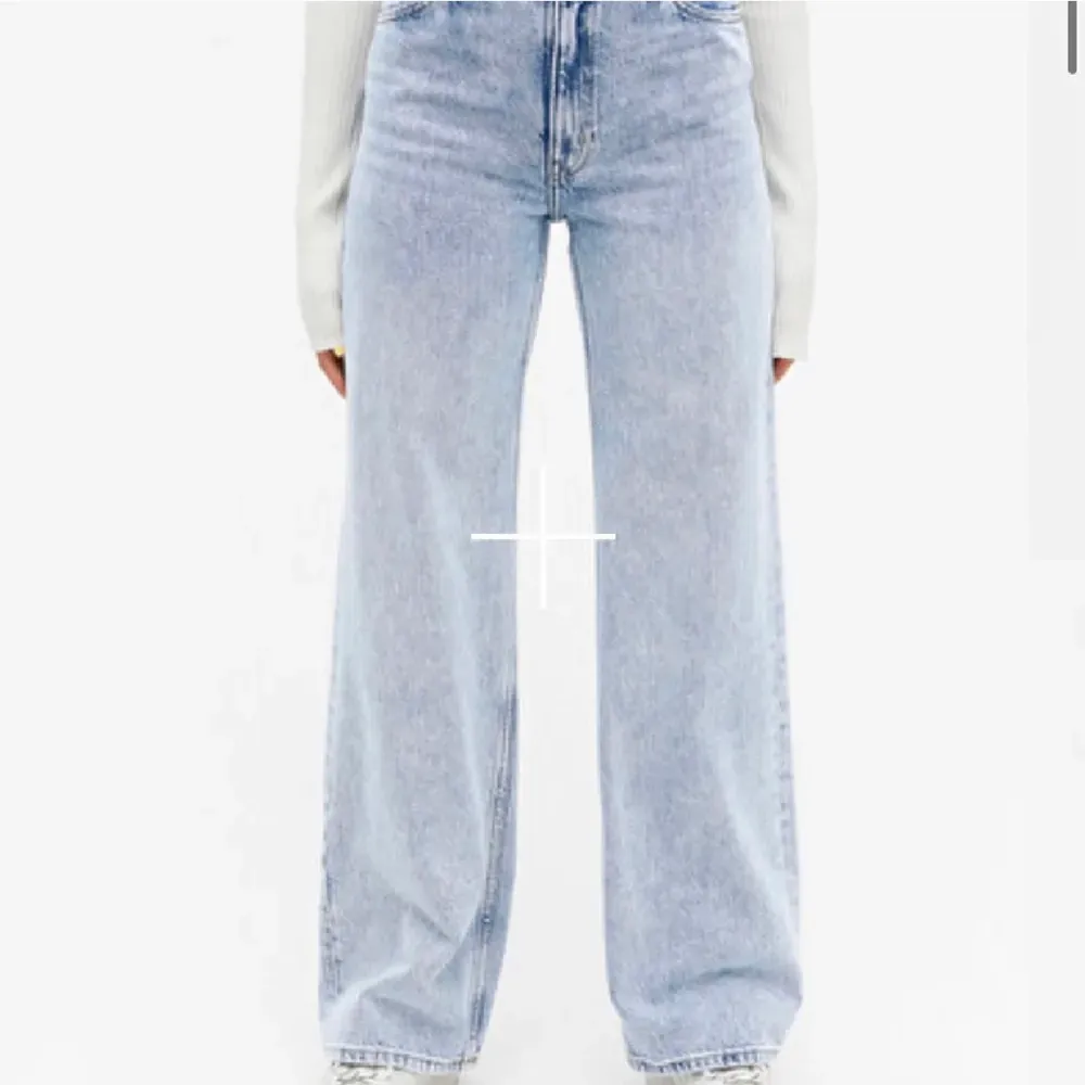 Superfina jeans ifrån monki, väldigt bra skick!. Jeans & Byxor.