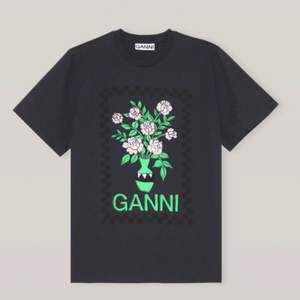 Intressekoll av denna fina Ganni t-shirten!! Nästintill nyskick. Skriv om du är intresserad!🌟