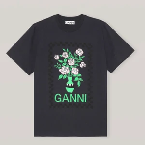 Ganni T-shirt - Intressekoll av denna fina Ganni t-shirten!! Nästintill nyskick. Skriv om du är intresserad!🌟