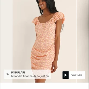 Klänning NAKD - Klänningen är ifrån nakd och den är oanvänd. Detta fina plagg säljer jag då den var lite för liten. Storleken på klänningen är 34