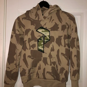 Peakperformance hoodie  - Storlek: 150 hyfsat skick. Skjälvklart äkta