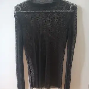 En mesh tröja som är i storlek M och har aldrig använt den förr, 60 kr + frakt men kan mötas upp i Malmö eller Lund! 💝