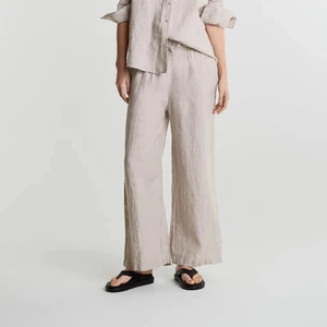 Linnebyxor  - Disa Linen Pants från Gina Tricot! I sin förpackning, inte provade eller använda. Helt slutsålda. Superfina, men råkade beställa fel och missade retur! Kontakta för egna bilder!  Är fortfarande till försäljning så länge annonsen är ute:) 