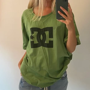 T-shirt - Säljer denna coola t-shirt jag köpt secondhand men inte använder längre. 