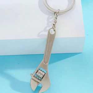 Nyckelring  - Följ oss på TikTok: 7billionstore 